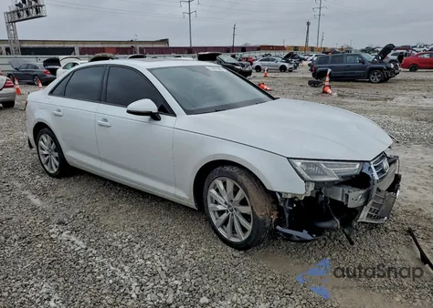 2017 Audi A4 Premium z USA, uszkodzony, nr VIN WAUANAF43HN015142